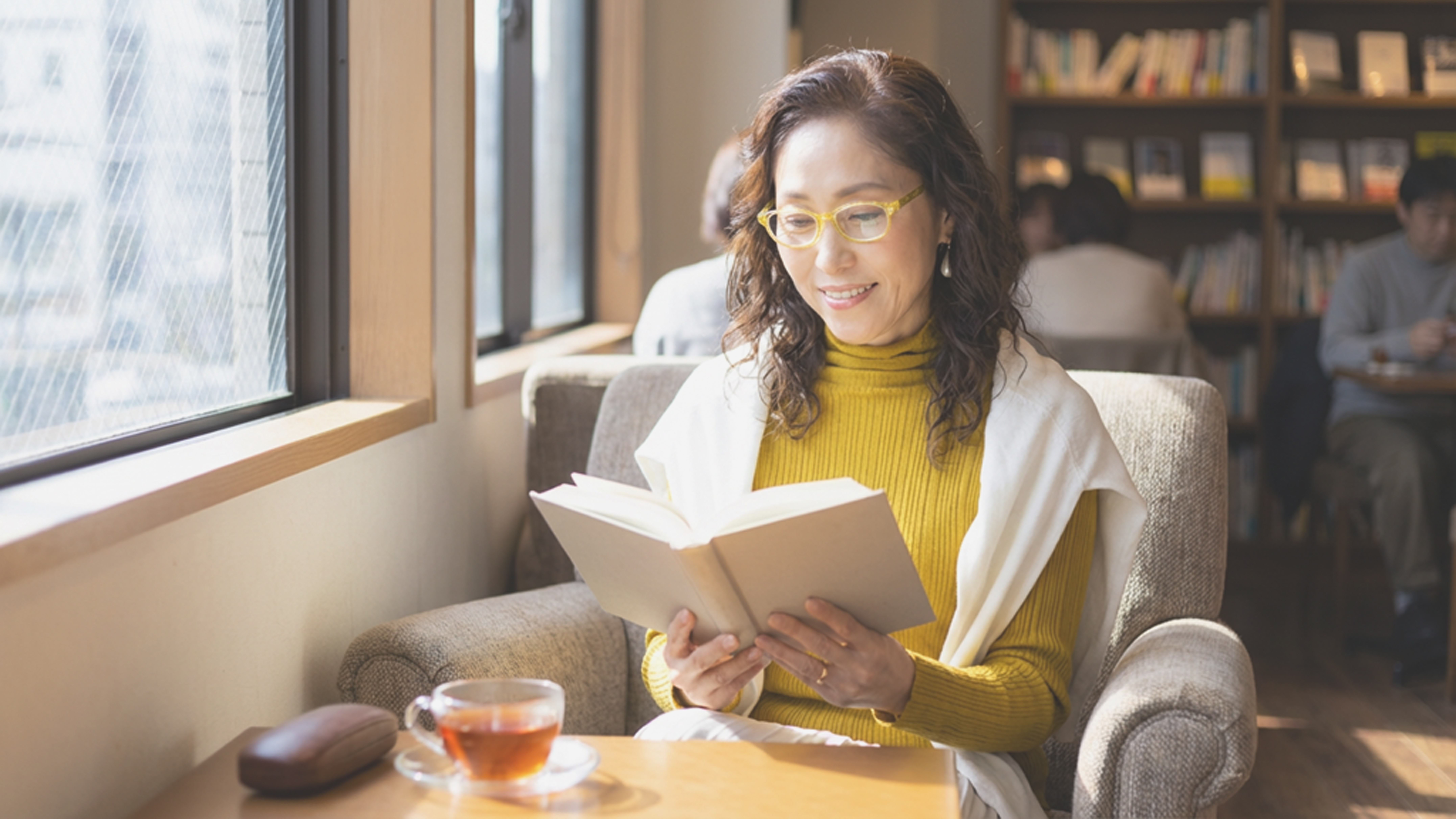 似合うフレームの形と色を選ぶ